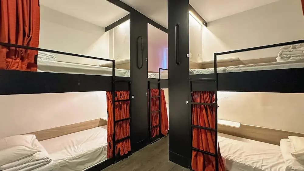 Traveller Ark Hotel & Bunks - photo 25