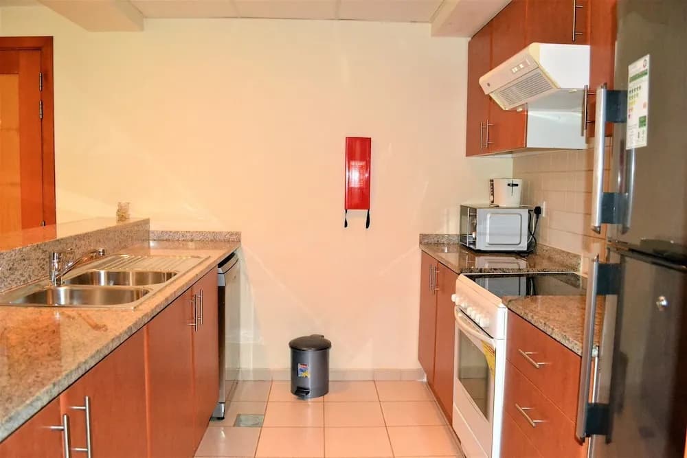 (Nickname Oasis) Spacious 1BR Apt. w/ terrace and pool view - photo 13