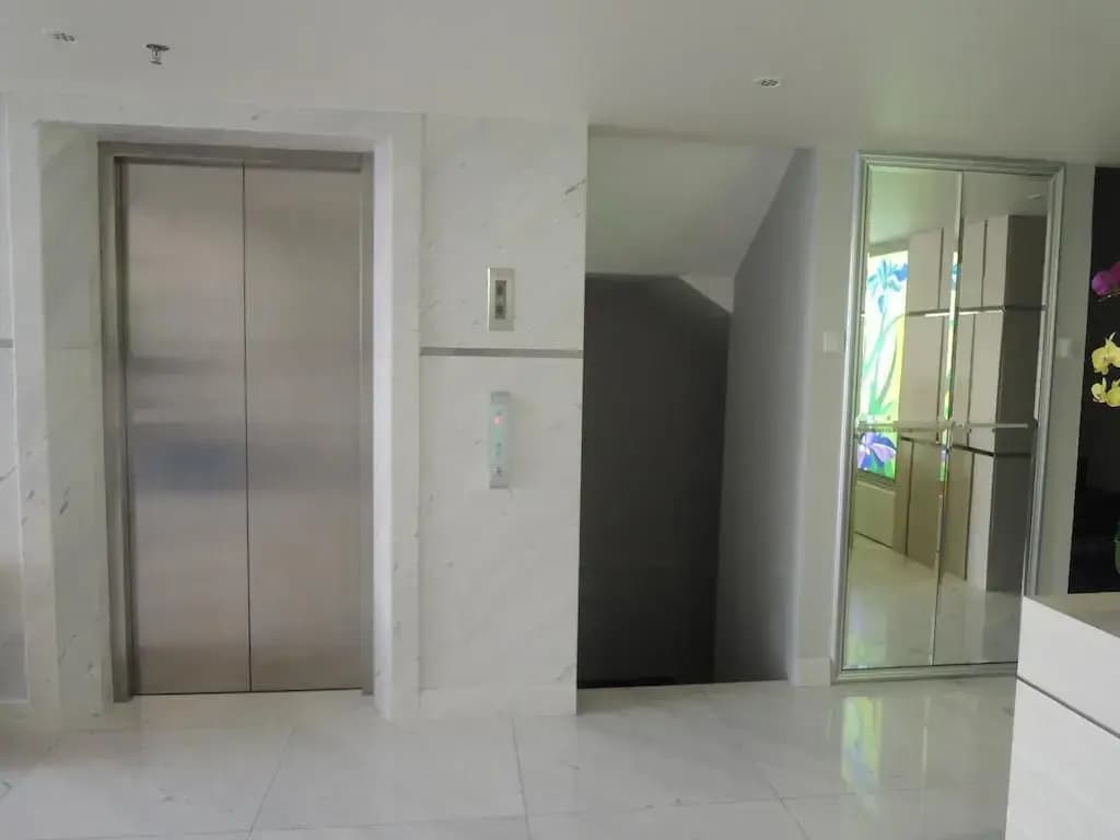 Iris Hotel Saigon - photo 13