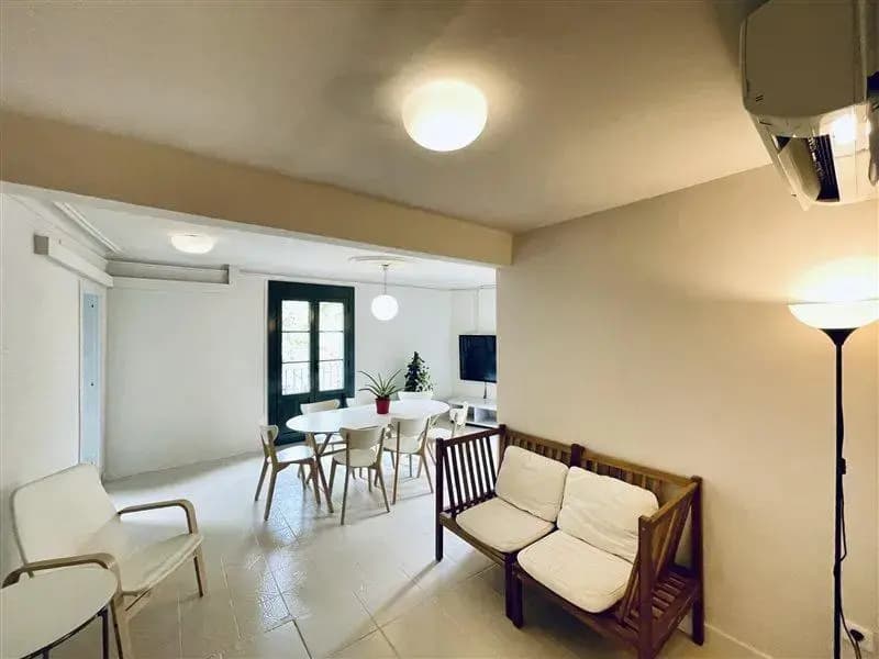 Ramblas Budget Apartments - photo 12