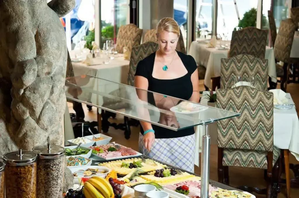 Hotel Royal - photo 23