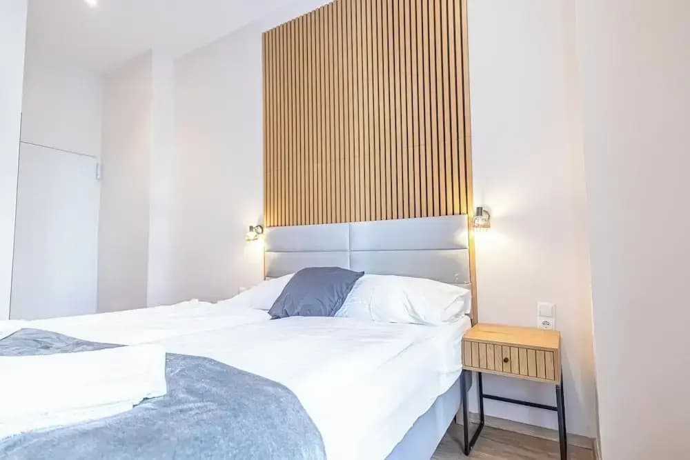 4BR Apt. for Groups 6-Min to Stadthalle - photo 19