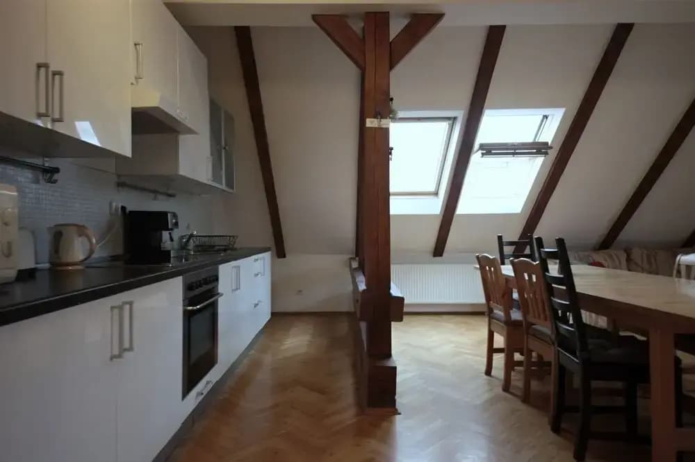 Generous Attic Apartment - photo 18