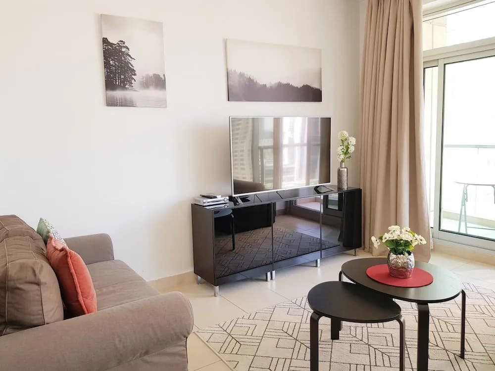 Luton Vacation Home Burj Views - photo 4