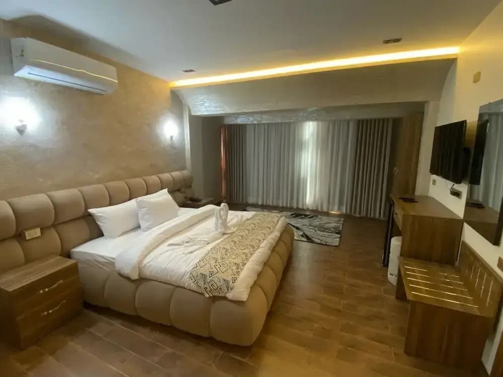 Golden Season Hotel - photo 3