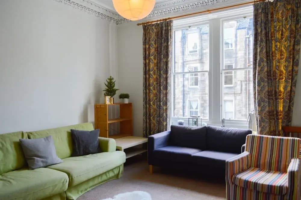 Spacious 3 Bedroom Flat in Marchmont - photo 9