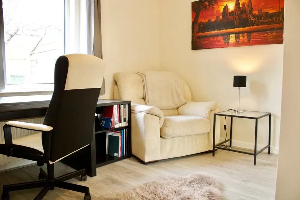 Ground Floor 2 Bedroom Flat - photo 2