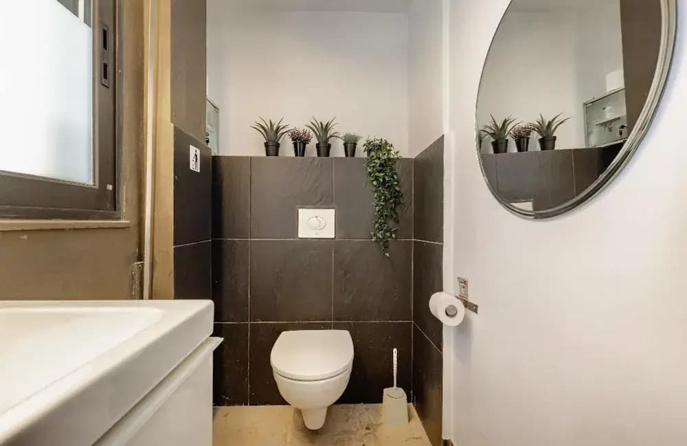 Impeccable 3-bed Apartment in Athens - photo 9