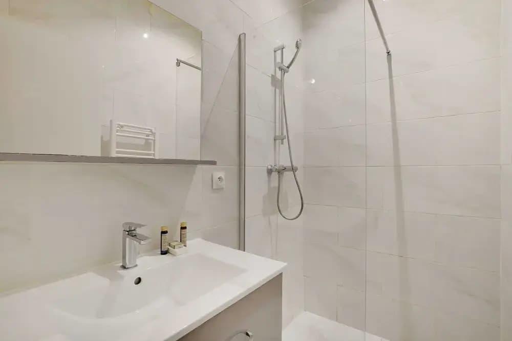 Magnificent Apartment - 2br/6p - Rochechouart - photo 8