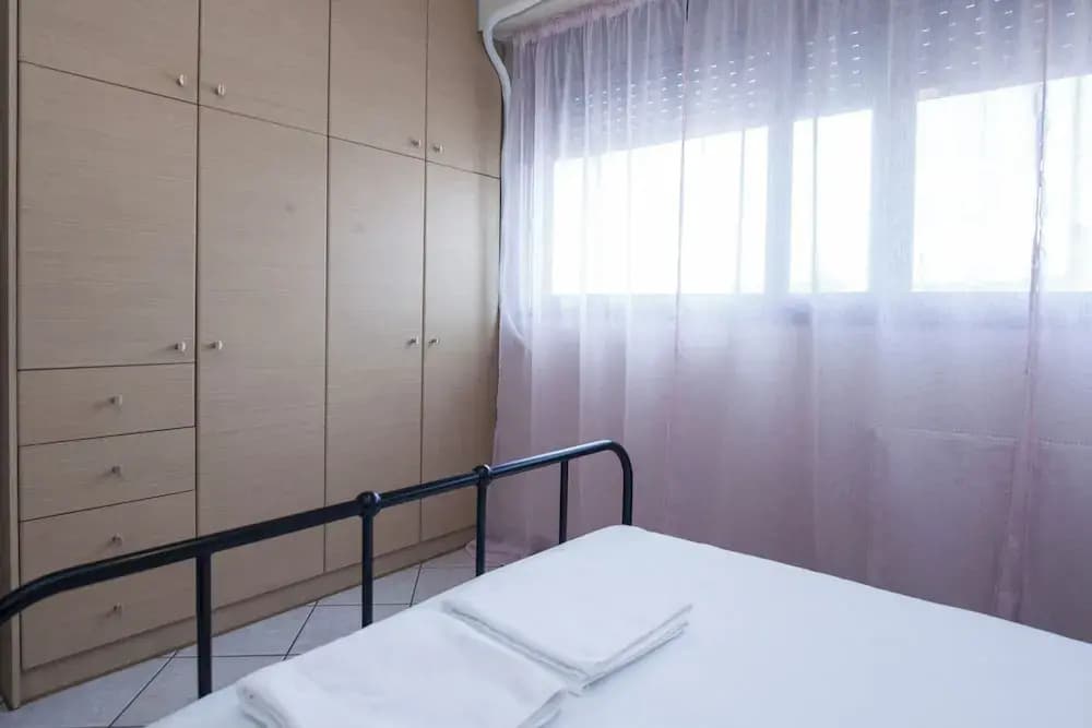 Elegant Spacious 2 Bd Apt in Petralona - photo 4