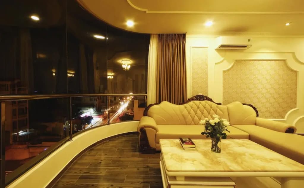 Royal Hotel - photo 6