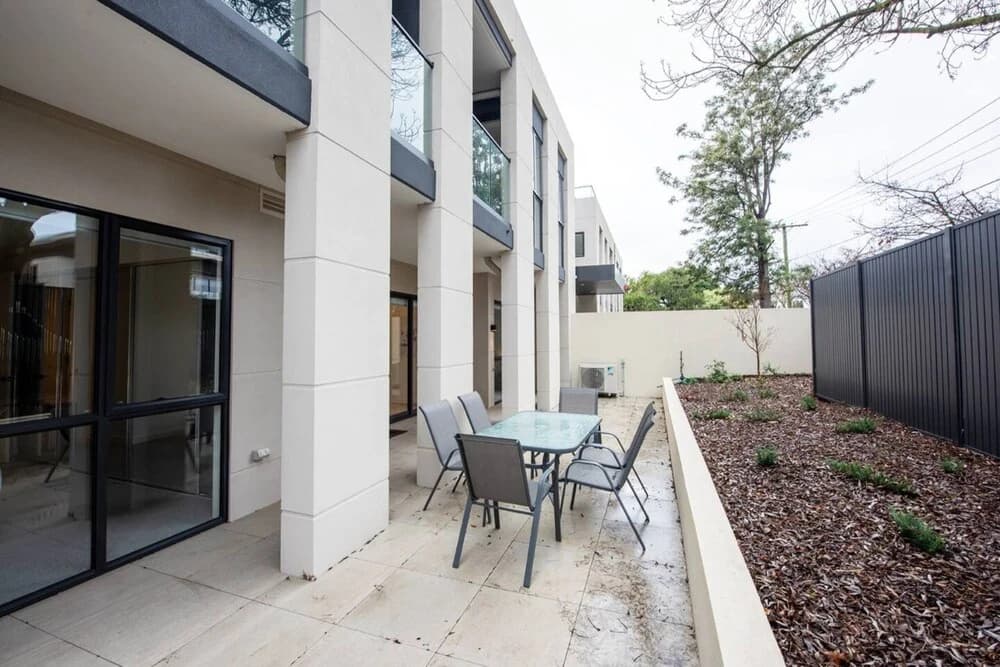 Luxe 3 Bedroom Apartment With Parking - photo 11