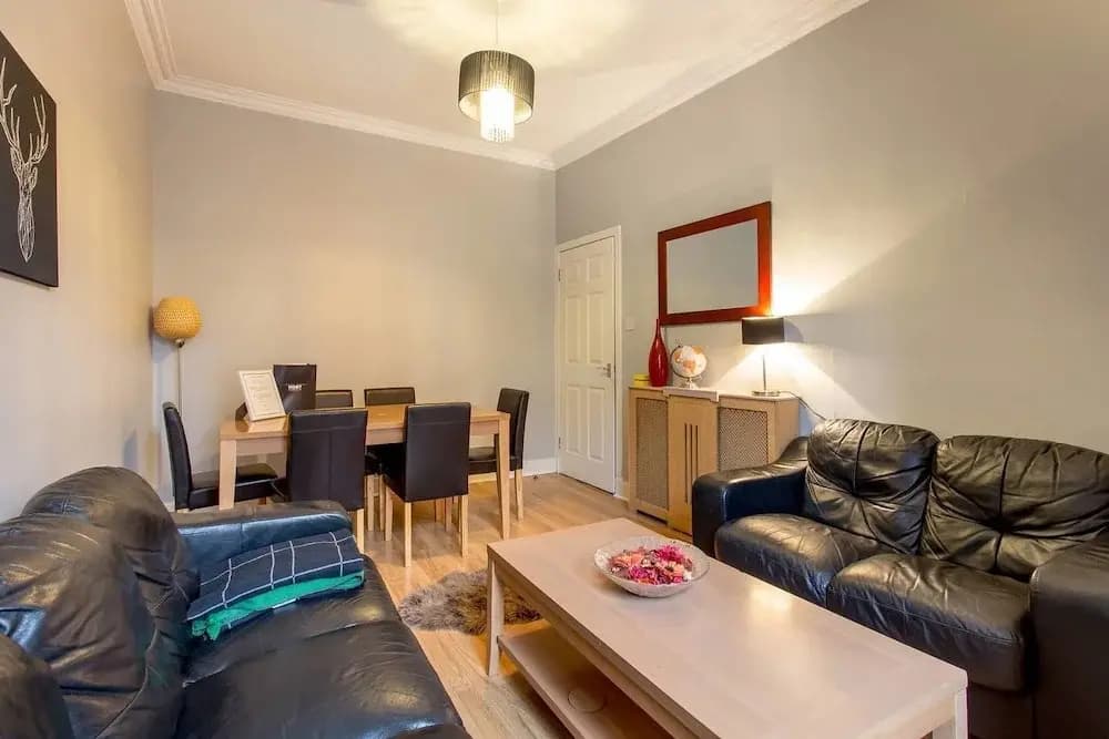 St Mary's Street 3 Bed Apartment In the Old Town - photo 11
