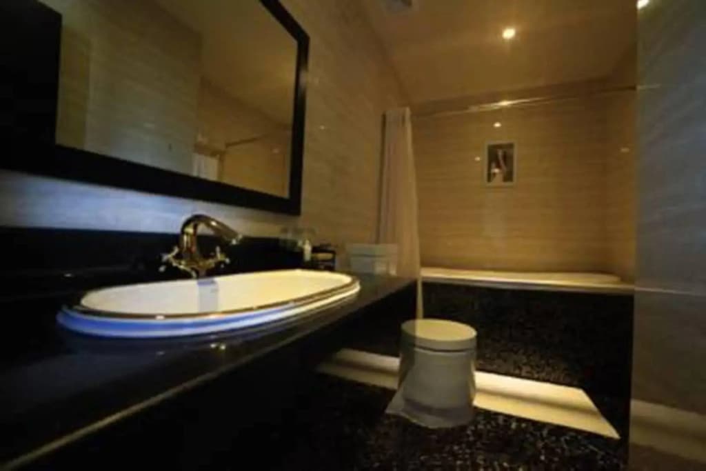 Bezel Hotel - photo 10