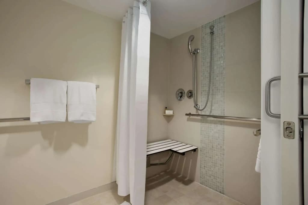Hilton Miami Airport Blue Lagoon - photo 9