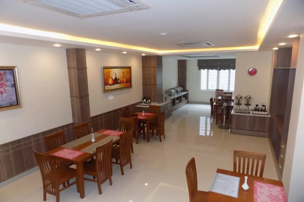 La Suite Hotel Da Nang - photo 16
