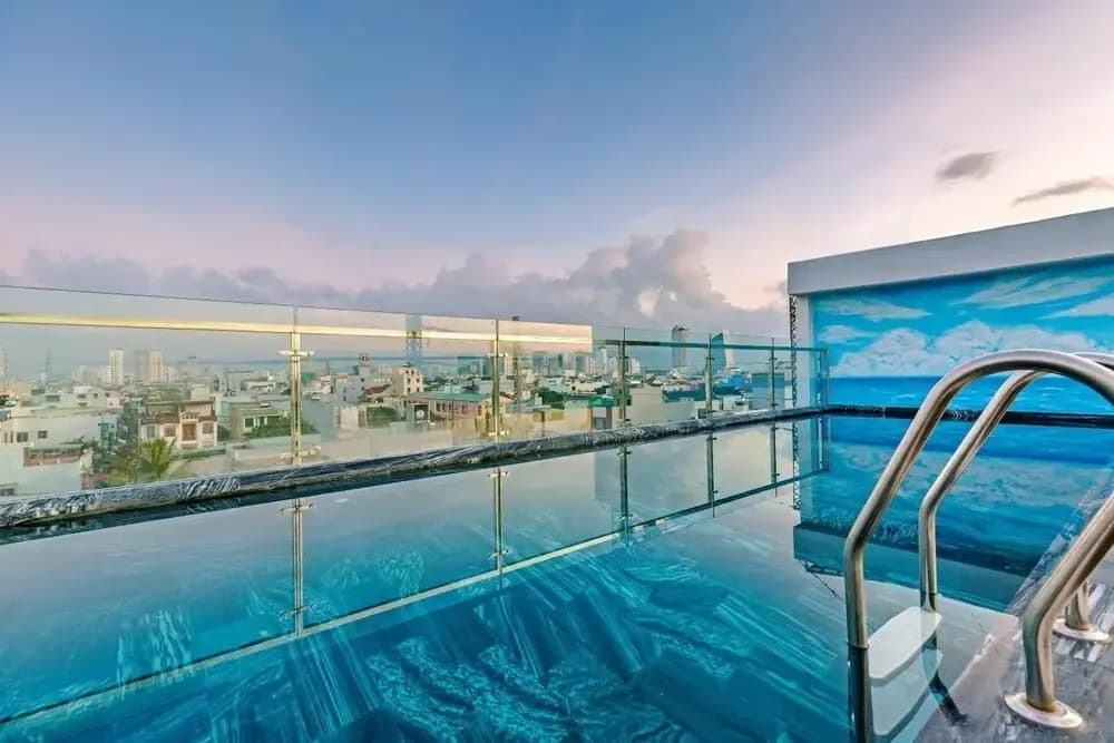 Lyn's Hotel & Apartment - photo 11