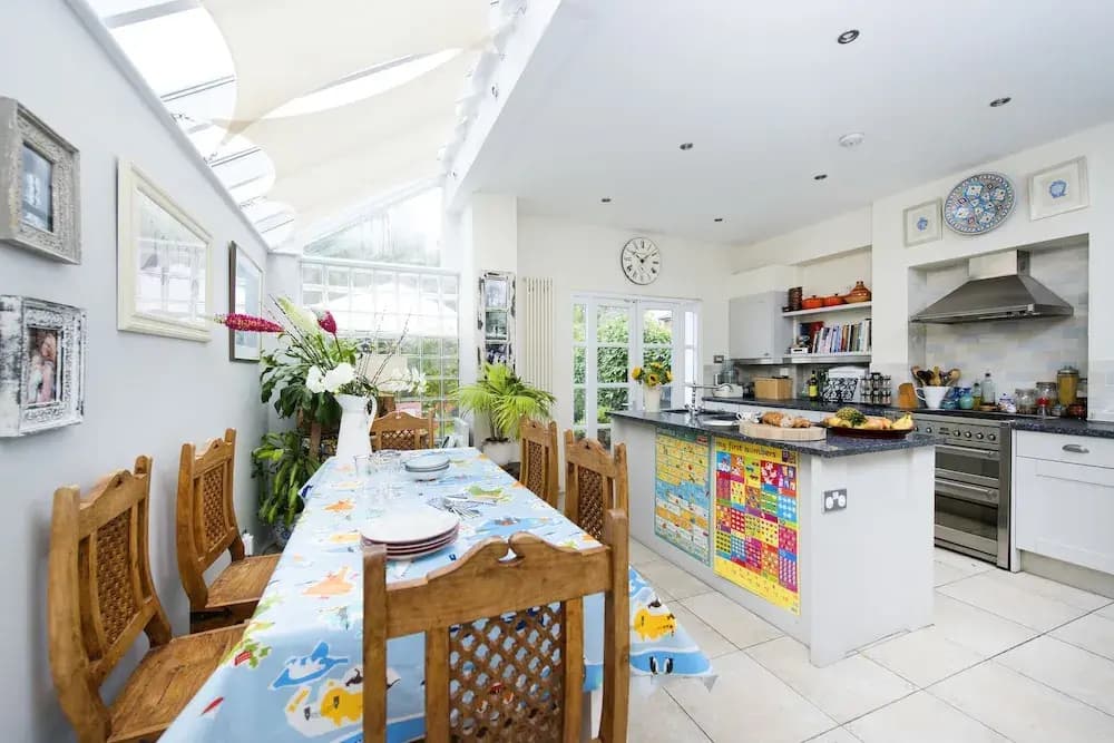 Gorgeous Modern 5BR Family Home - photo 16