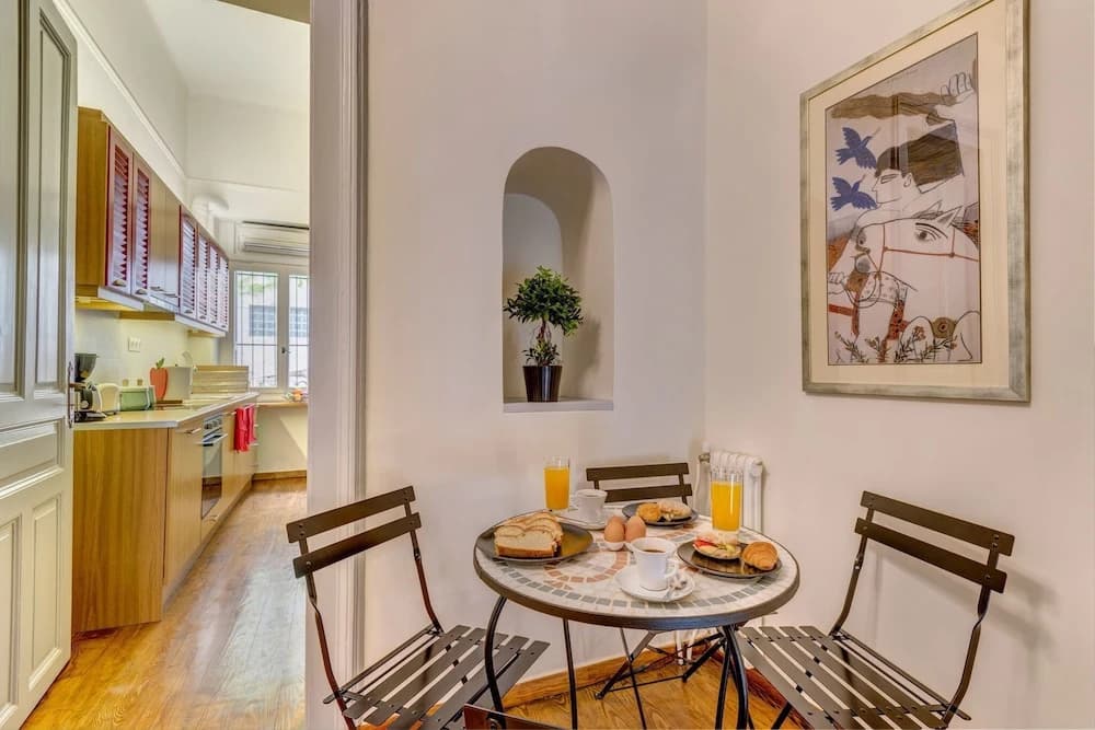 Neoclassical apartment next to Acropolis - photo 3