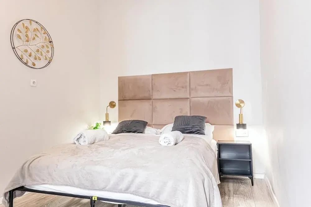Cozy 2BR 1LR Apt Near Westbahnhof - photo 1