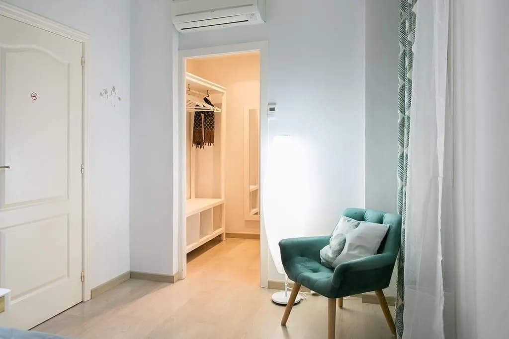 Hostal Tuset - photo 4