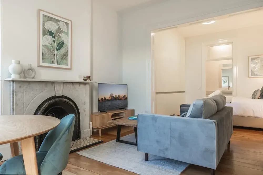 Modern 1-bed Studio Near Tramsheds - photo 1