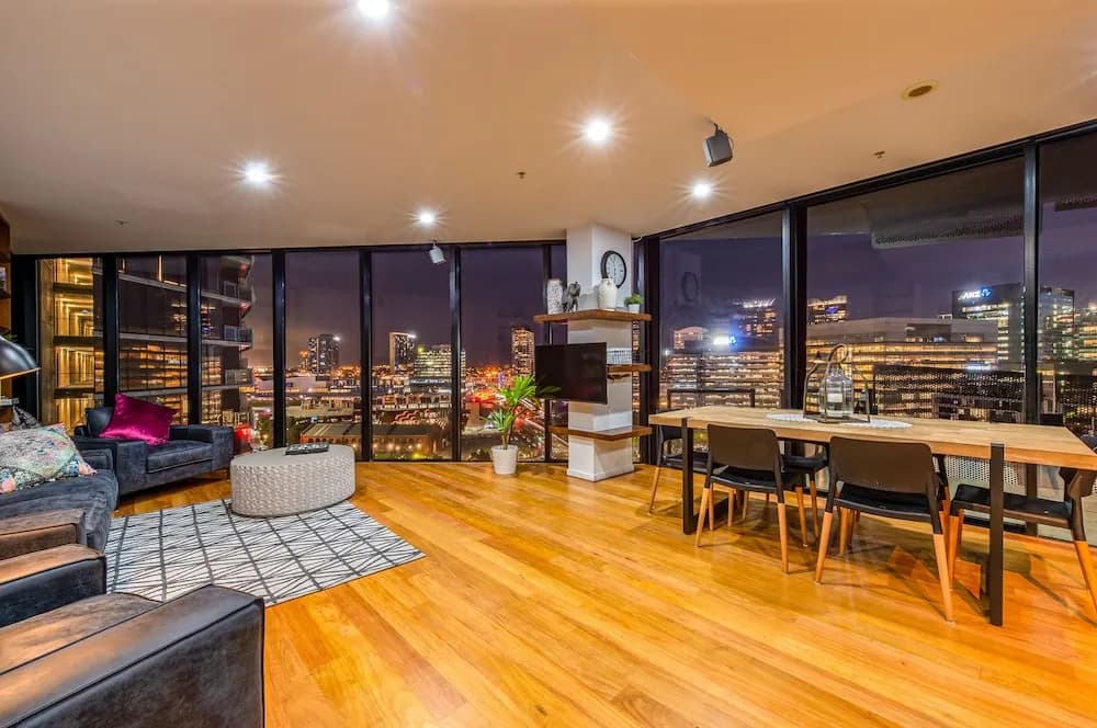 Luxury 3 Bed 2 Bath City Views - photo 21