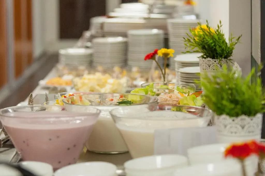 FREE PARKING, FREE BREAKFAST, only 15 minutes to City Center - photo 4