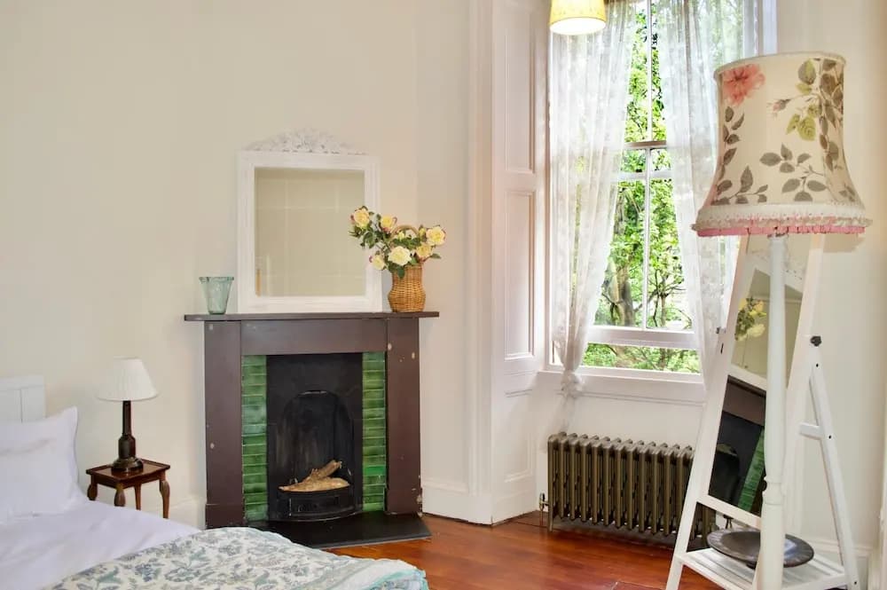 1 Bedroom Flat in Central Edinburgh - photo 9