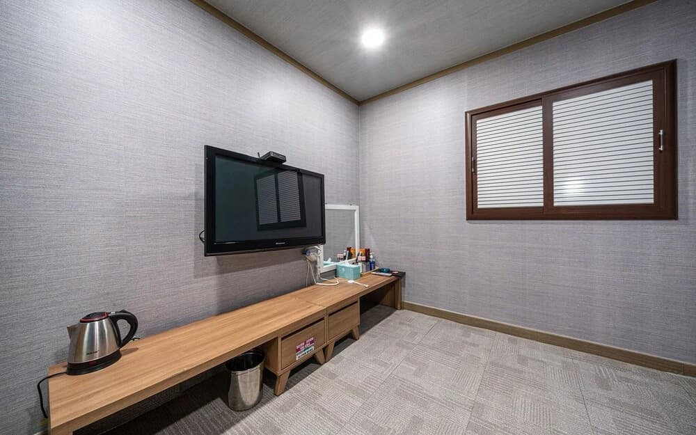 Sadang Charis Hotel - photo 12