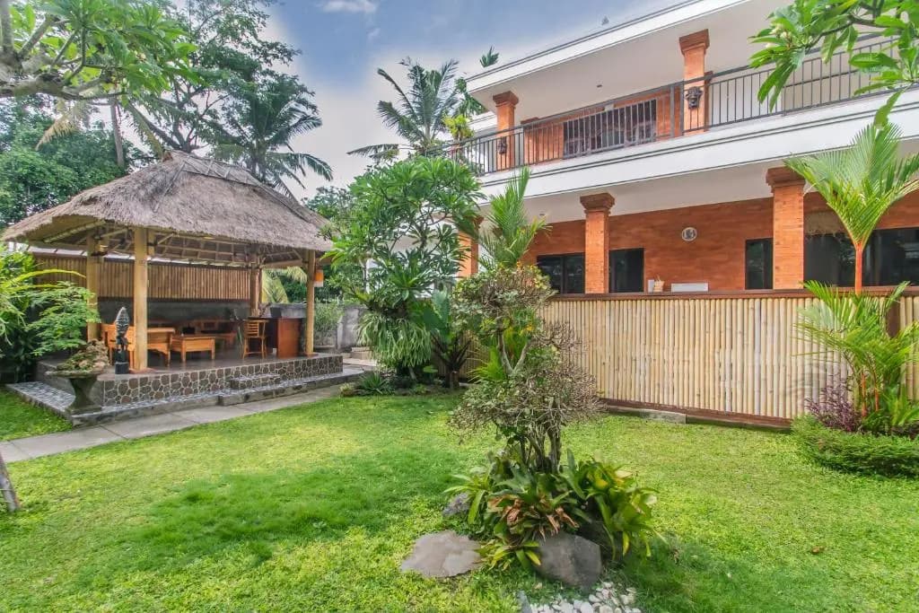 Ratna Guest House - photo 2