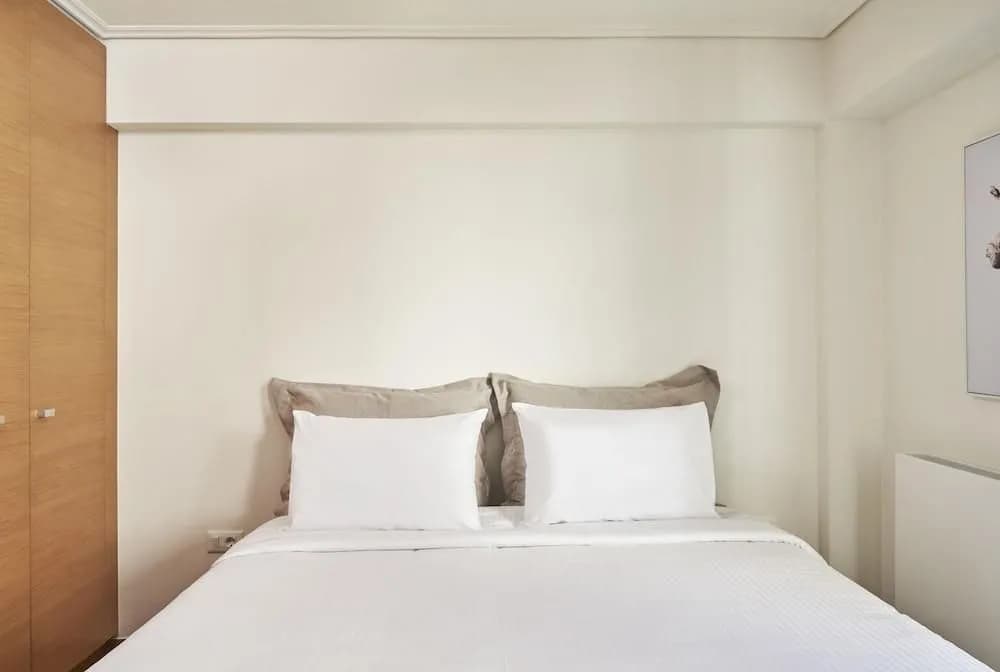 Contemporary Comfy Apt - photo 3