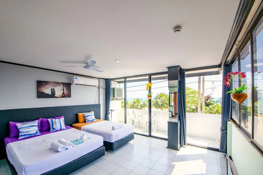 Happy Jomtien - Direct Beach Access, Sea View & Central Location - photo 4