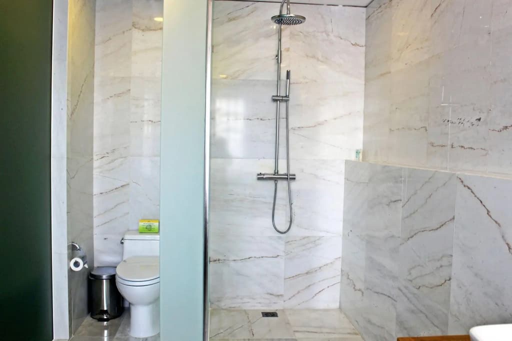 Liberty Hotel Saigon Greenview - photo 9