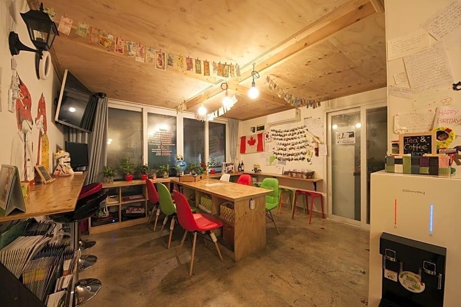 Hongdae Lazyfox Den Hostel - photo 14