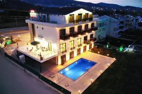 Suriwongse Tower Inn - photo 17