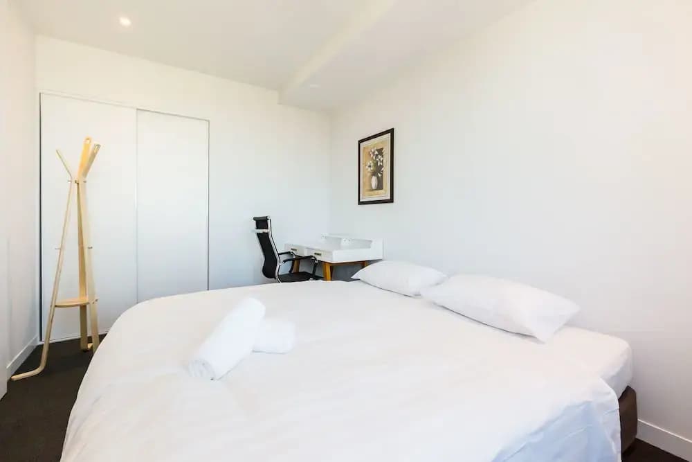 SANTERI, 2BDR Melbourne Apartment - photo 13