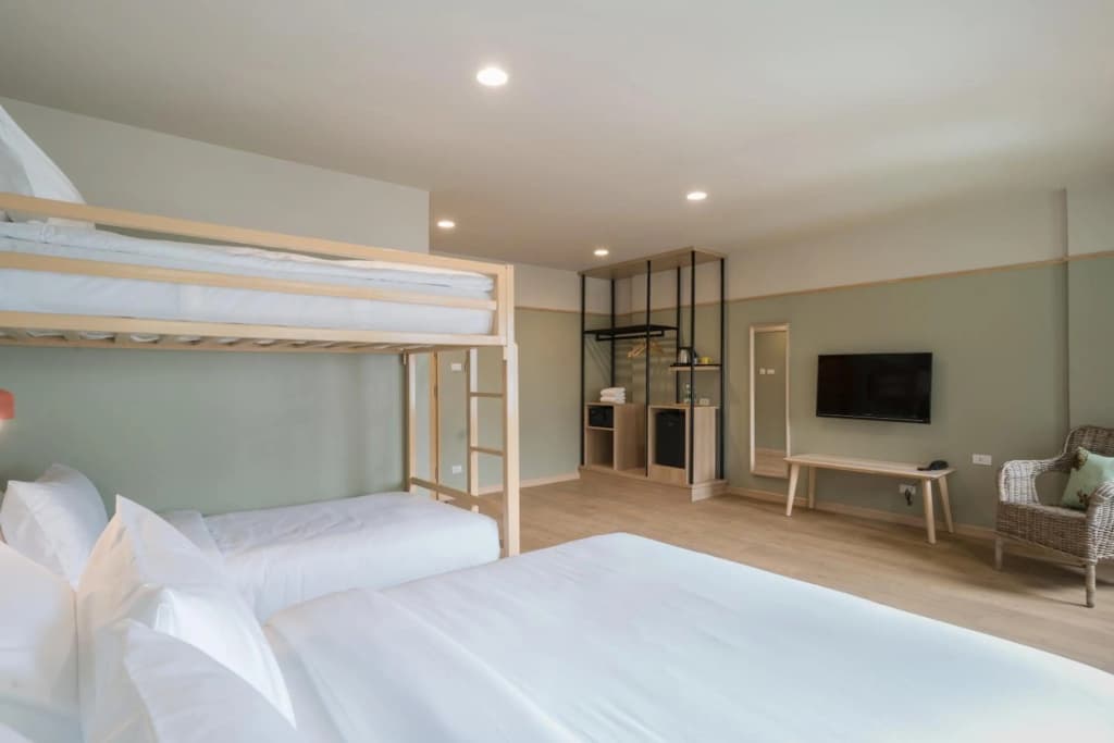 The Blanket Hotel - photo 16