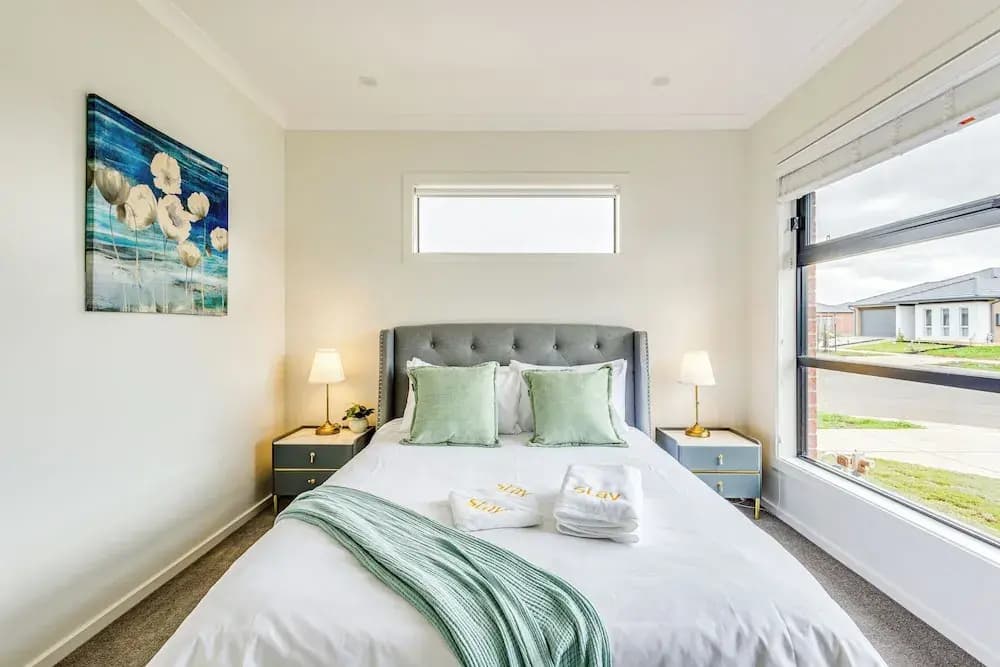 StayAU Charming 4BR Retreat Wyndham Vale - photo 4