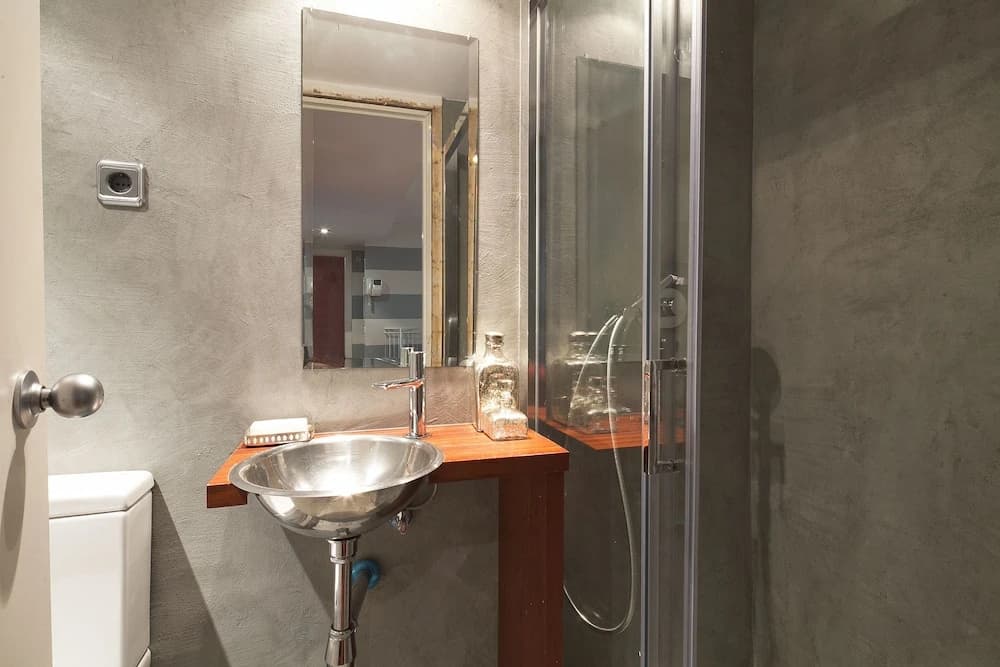 My Space Barcelona Gracia Pool B32 - photo 6