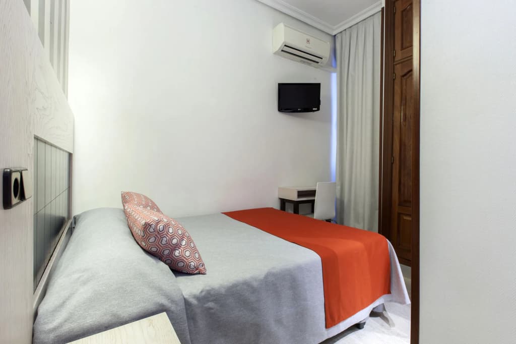 Hostal Castilla I - Atocha - photo 2