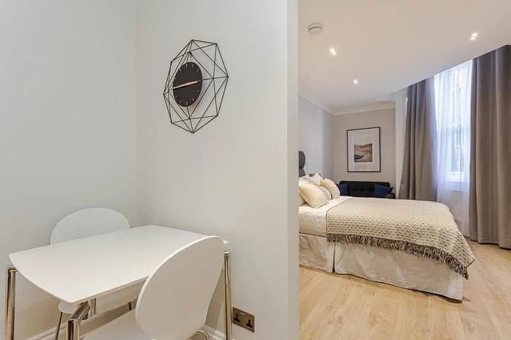 Alexander Apartments - photo 3