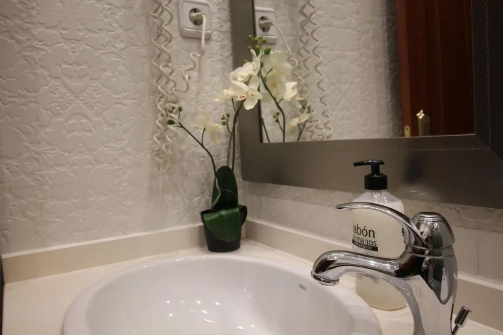 Hostal Orleans - photo 10