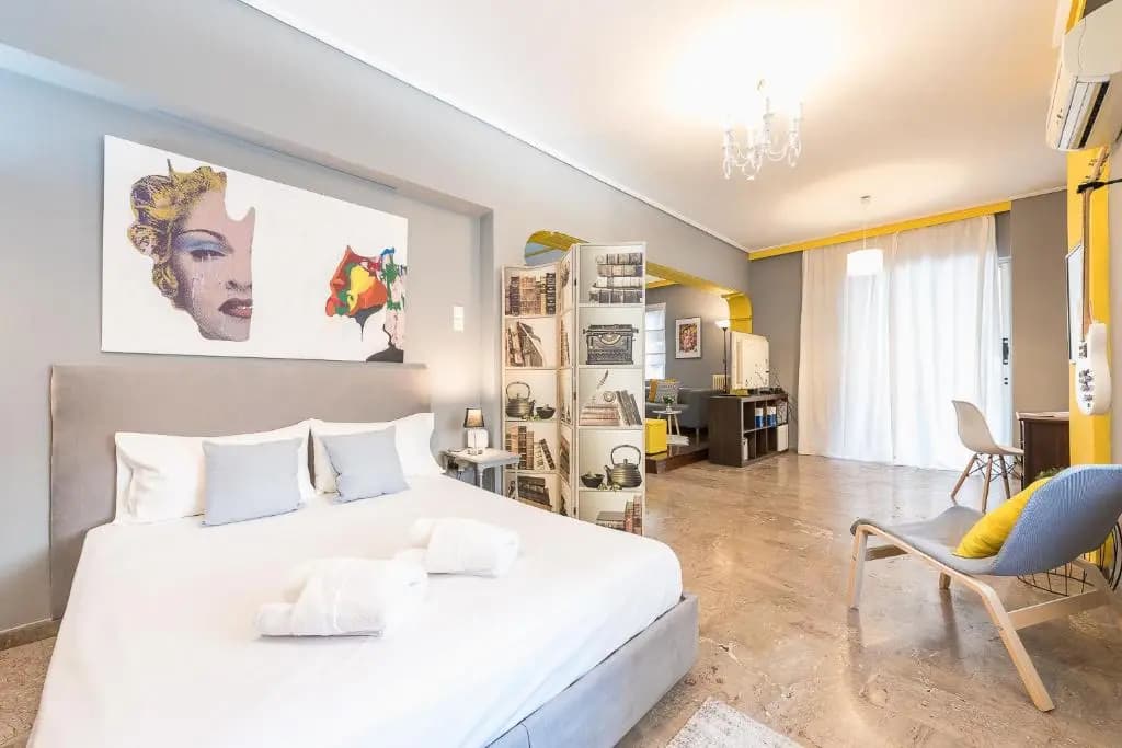 Stylish Apartment with Balcony by Cloudkeys - main photo