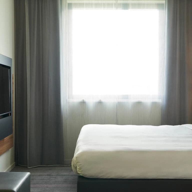 Moxy Edinburgh Airport - photo 30