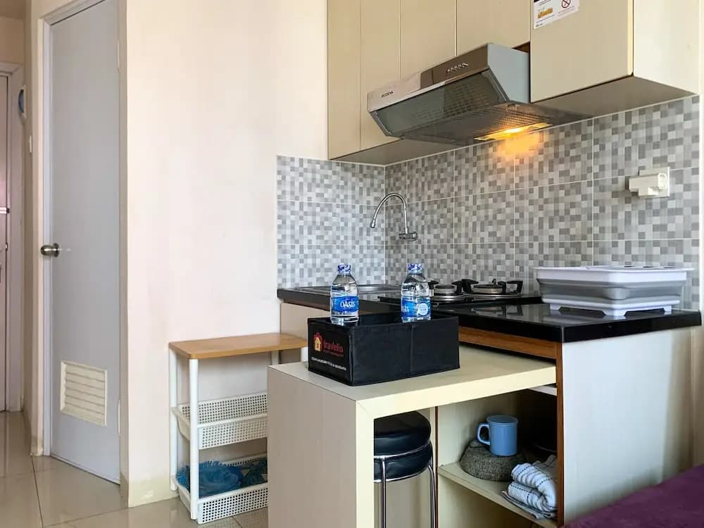 Modern Look And Comfortable 2Br Green Pramuka City Apartment - photo 11