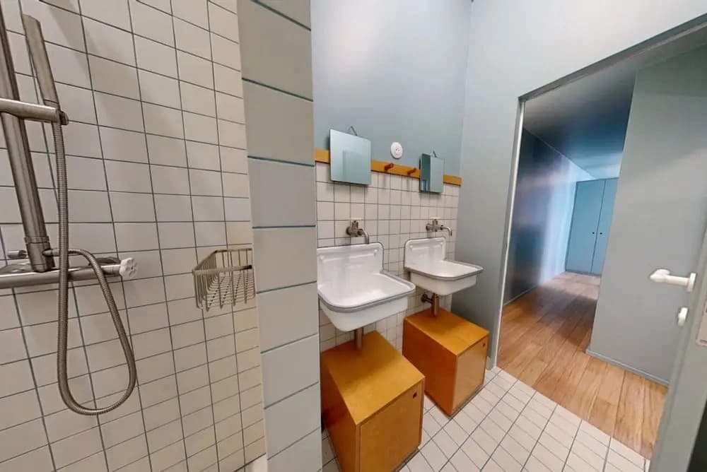 Joivy Charming 2-bed Flat w/ Shared Spaces - photo 8