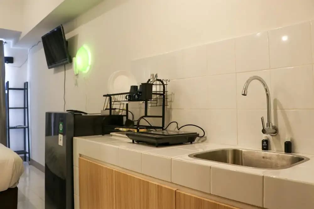 Comfy And Simply Studio Tokyo Riverside Pik 2 Apartment - photo 12