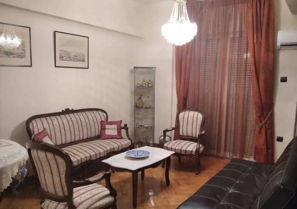 Captivating 1-bed Apartment in Athens - photo 2