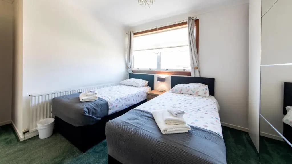 3 BED House w/Drive & Garden v/Fast WiFi near bioQuarter - main photo